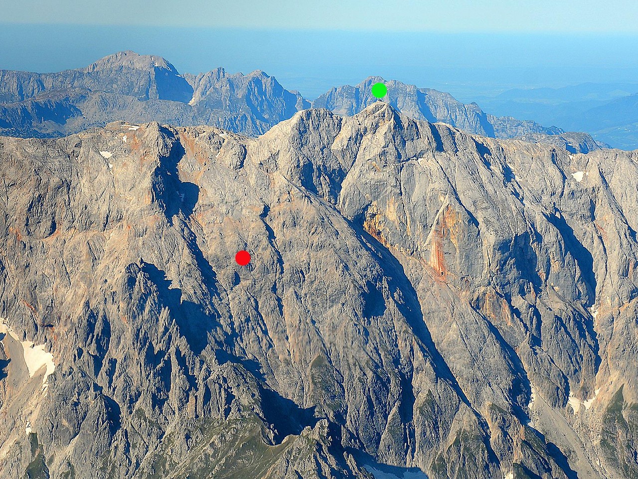 Birgkar (red dot) - Matrashaus (green dot) - On the Hochkönig near Mühlbach, a search by mountain rescue, alpine and flight police during the night on All Saints' Day went off lightly.  A Frenchman who was missing on the descent over the difficult Birgkar reports to the emergency services in the morning.  He had to bivouac after a fall. 