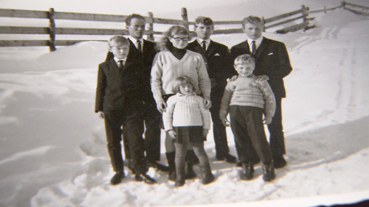 Seven children of Rauri's mountain farmer family Hans Wallner 