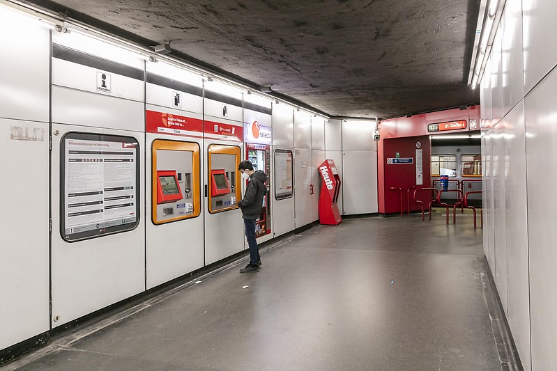 Fahrscheinautomaten in der U1-Station Vorgartenstraße Metro