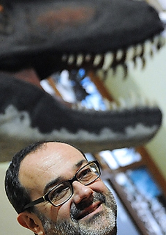 Christian Köberl, Generaldirektor des Naturhistorischen Museums vor Saurier