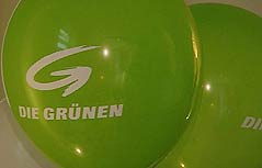 Luftballons mit dem Logo der Grünen
