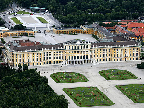 Luftaufnahme des Schlosses Schönbrunn im Jahr 2007