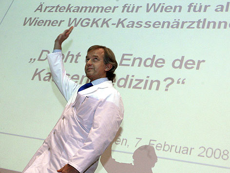 Johannes Steinhart bei einer Protestveranstaltung der Wiener Aerztekammer  im Februar 2008