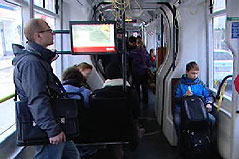 Straßenbahn mit weniger Sitzen innen