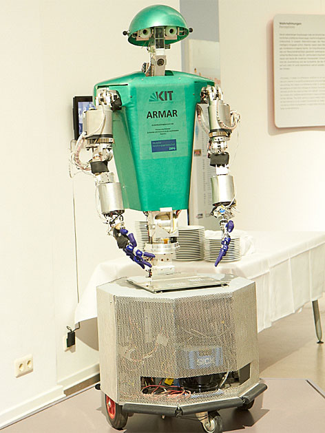 Ein gezeigter Roboter der Schau  "Roboter. Maschine und  Mensch?" im TMW.