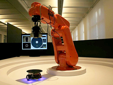 Der Roboter "Catch me if you can" zu sehen anl. der Ausstellung "Roboter. Maschine und Mensch?" im Technischen Museum in Wien.