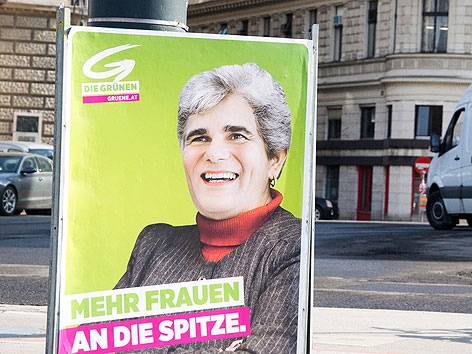Plakat der Grünen zum Frauentag mit Werner Faymann als Frau