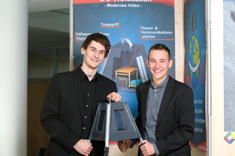 Die Sieger des Tiroler Ingenieur-Preises 2014 Johannes Erlacher (l.) und Armin Hofmann mit ihrer Erfindung