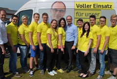 Das ÖVP-Team vor dem Wahlbus