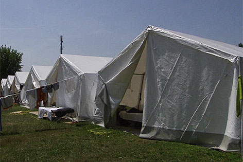 Hitze Zeltlager Flüchtlinge Zeltstadt Notquartier Flüchtlingslager Flüchtling