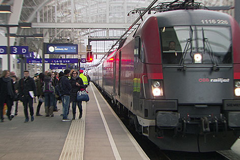 Railjet am Salzburger Hauptbahnhof