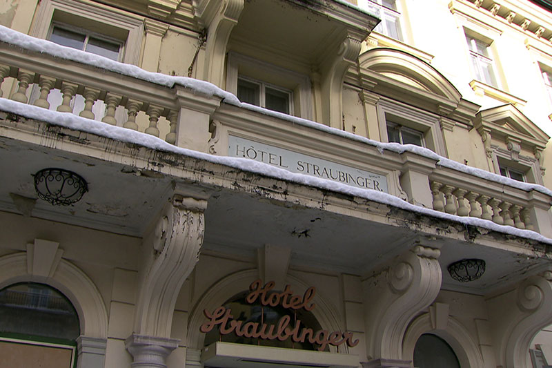 Denkmalgeschütztes Hotel Straubinger im Zentrum von Bad Gastein im Winter