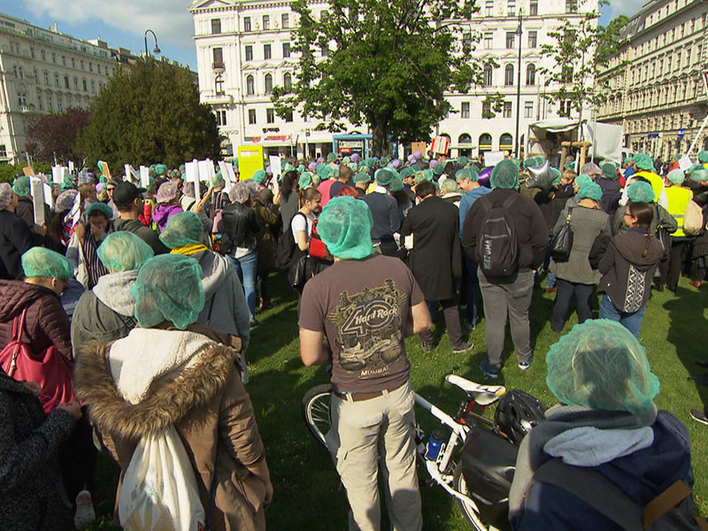 Demonstration der KAV-Pflegekräfte bei der Eröffnung der Zentralen Notaufnahme in der Rudolfstiftung